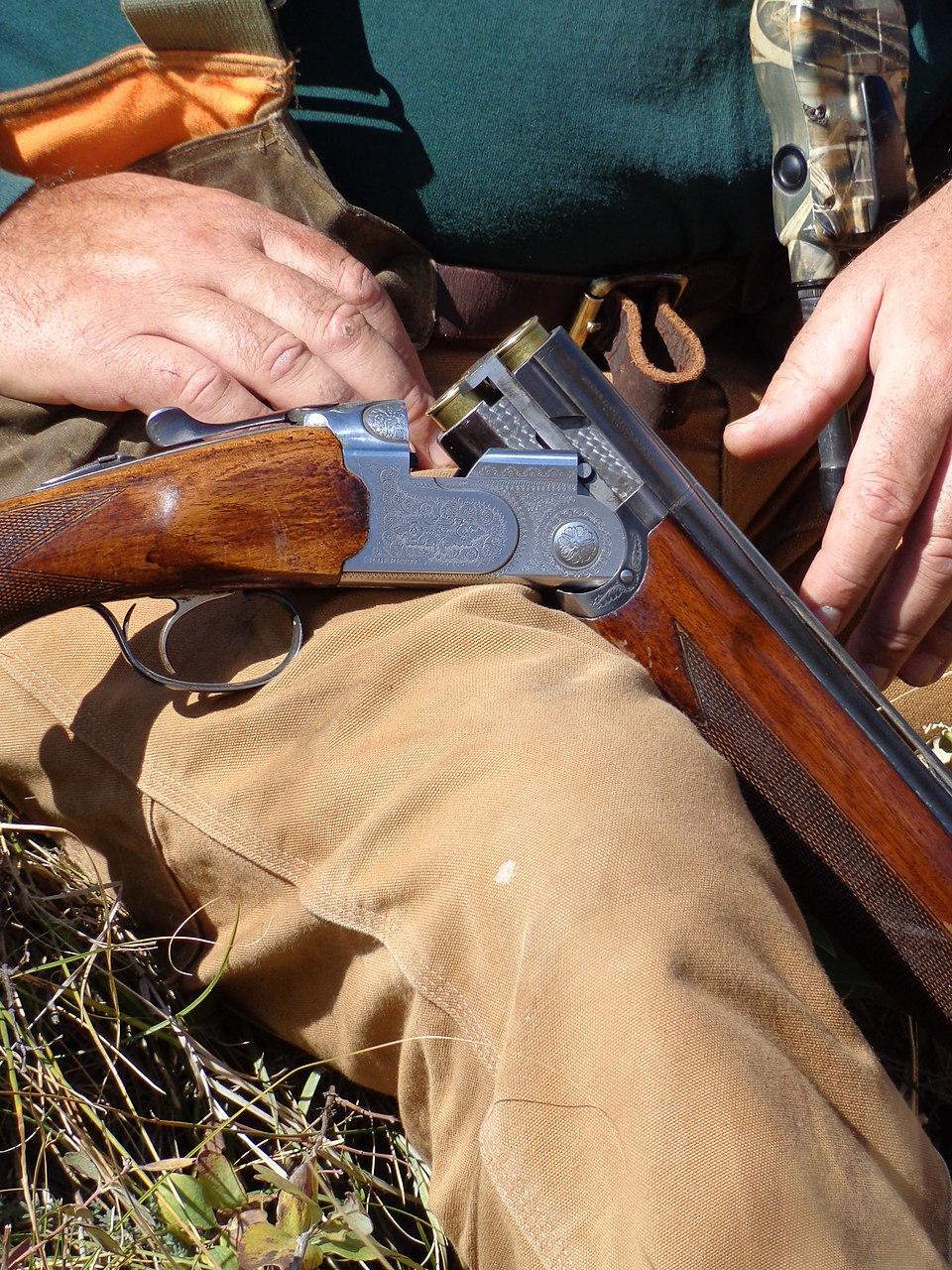 An open break-action Over/Under, highlighting the monoblock